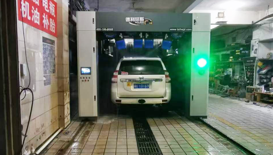 河南郑州凯翔贸易公司安装德利珍斯龙门洗车机