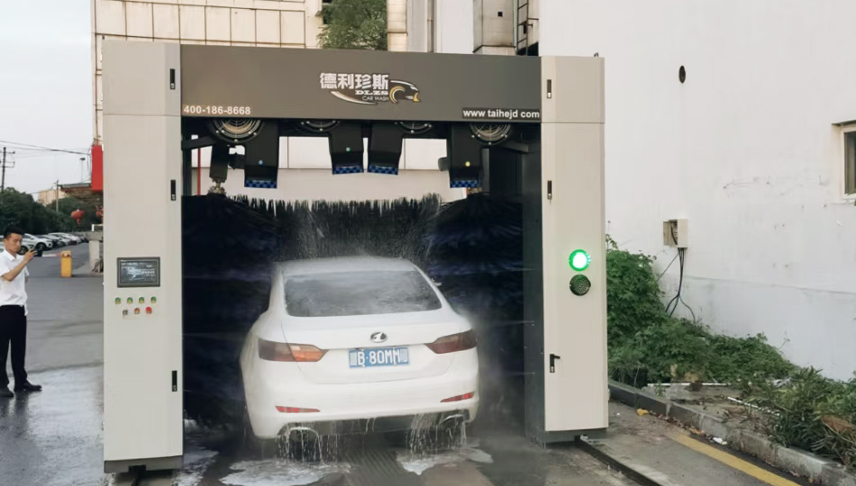 安徽芜湖市亚夏汽车城安装龙门洗车机