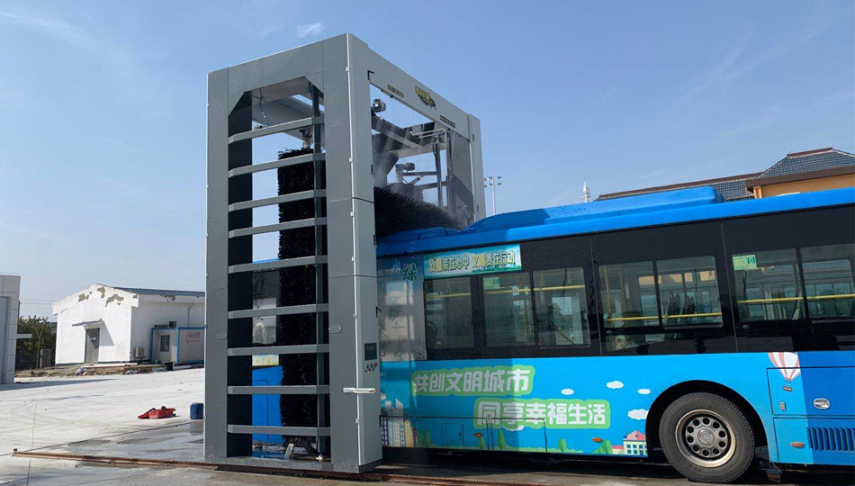 合肥肥东县石塘客运站安装第二台德利珍斯大巴洗车机！